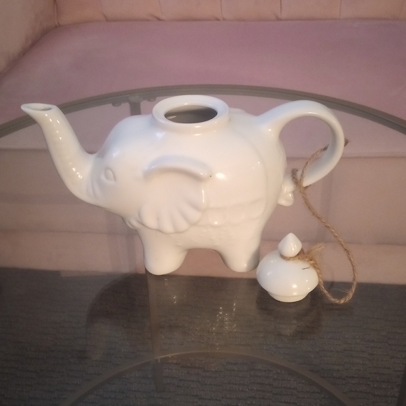 Teapot. Lucky Elephant. Ceramic Porcelain. Small/Medium. White. - Picture 7 of 7